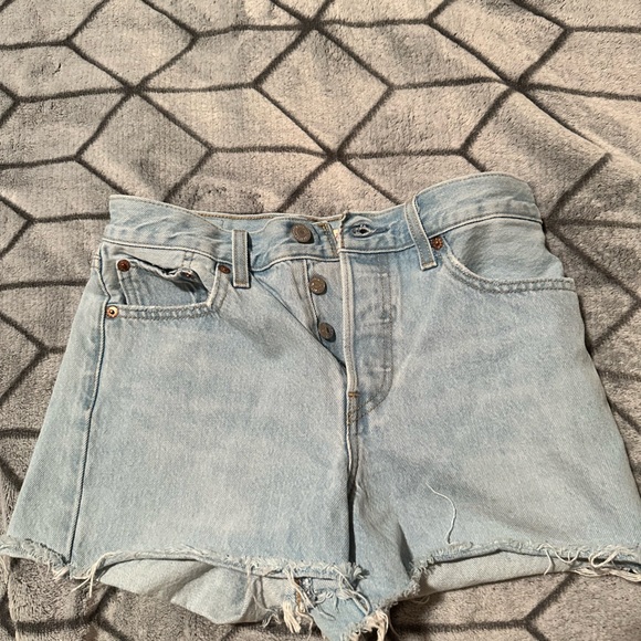 Levi Jean Shorts - Picture 9 of 9